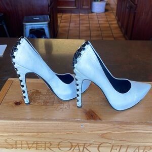Rock & Republic white leather heels 4” new
